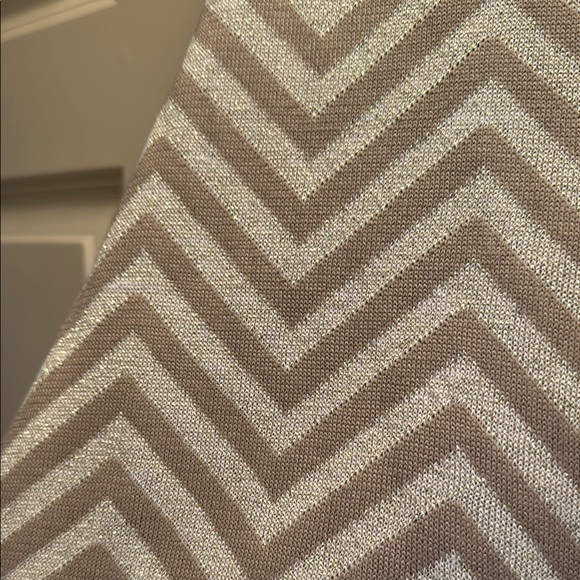 Chevron Patterned Button-Up Shawl - Picture 3 of 4